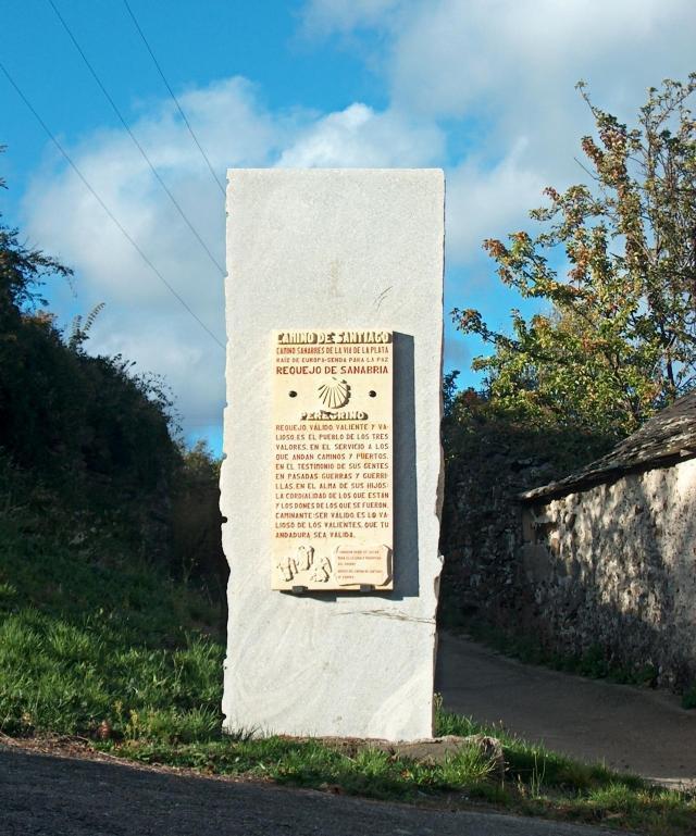 Commemorative plaque in Requejo de Sanabria
