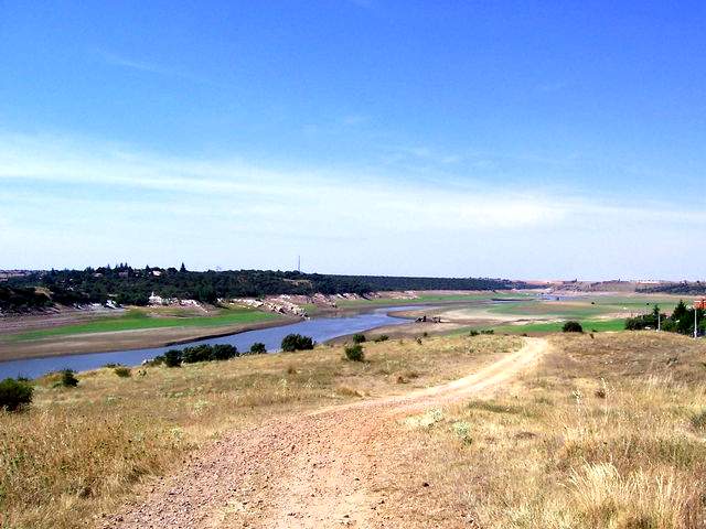 Reservoir on the R�o Esla, near Castrotorafe