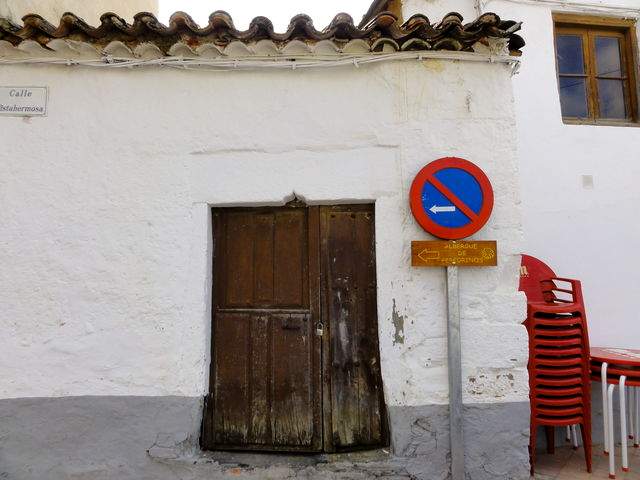 Door and signs in T�bara